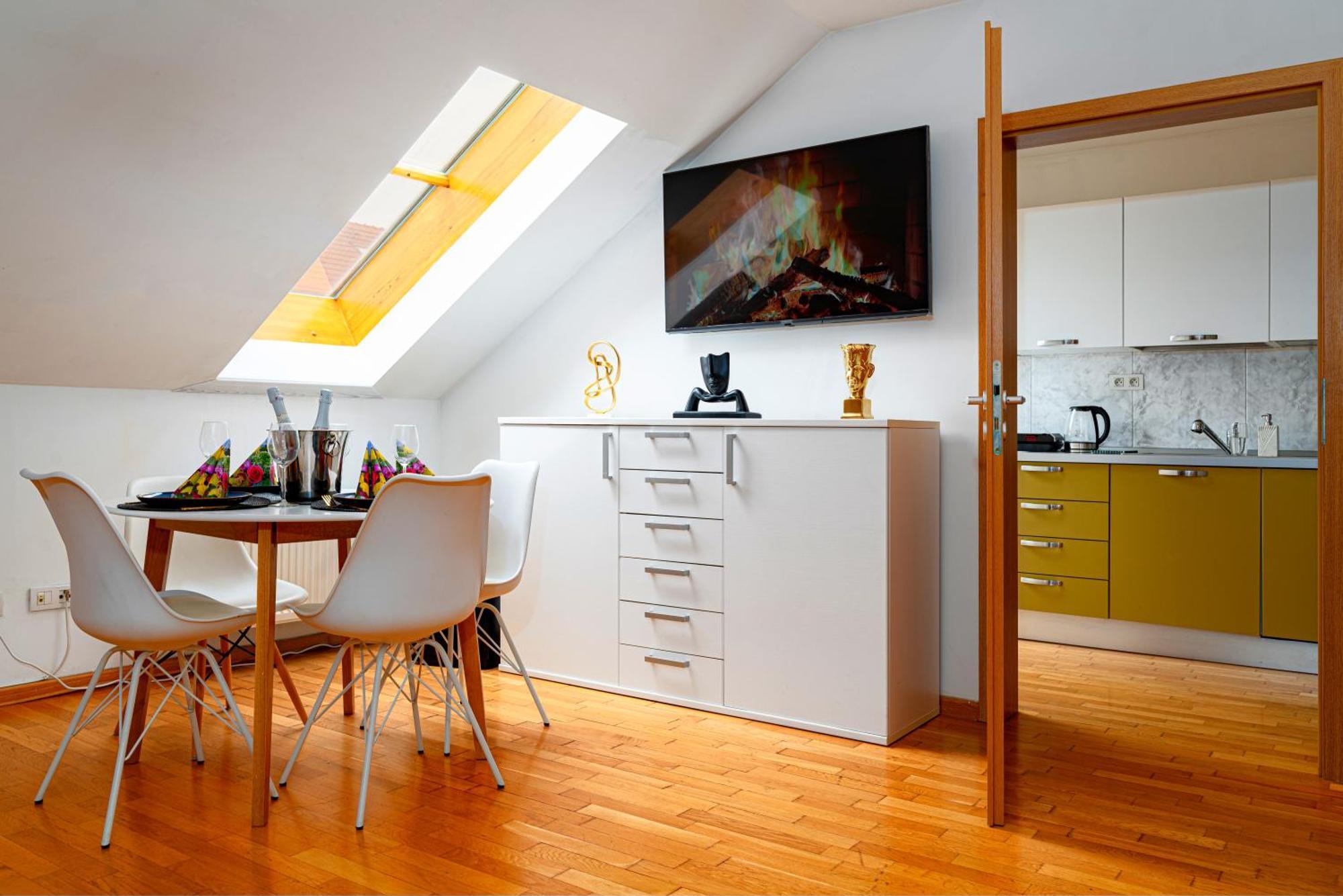 Golden River Apartment Prag Exteriör bild